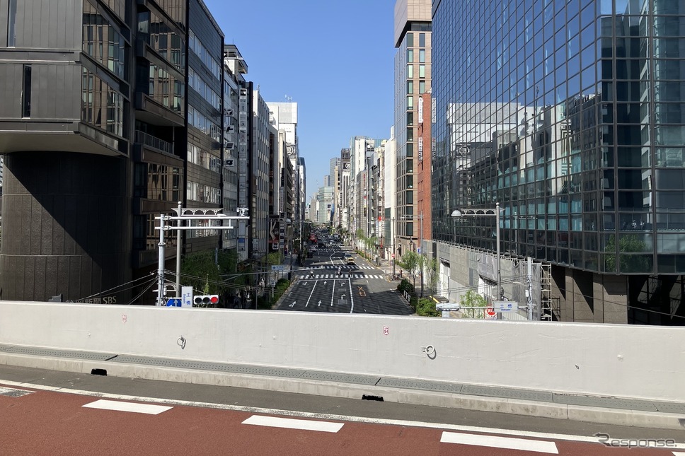 GINZA SKY WALK 2024:外堀通り、銀座方面《写真撮影 高木啓》