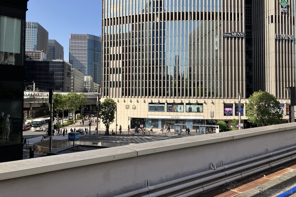 GINZA SKY WALK 2024:晴海通り、左が日比谷方面《写真撮影 高木啓》