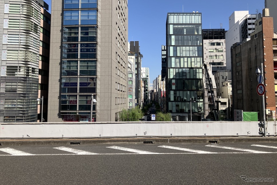 GINZA SKY WALK 2024:通りの左側が銀座1丁目、右側が2丁目《写真撮影 高木啓》
