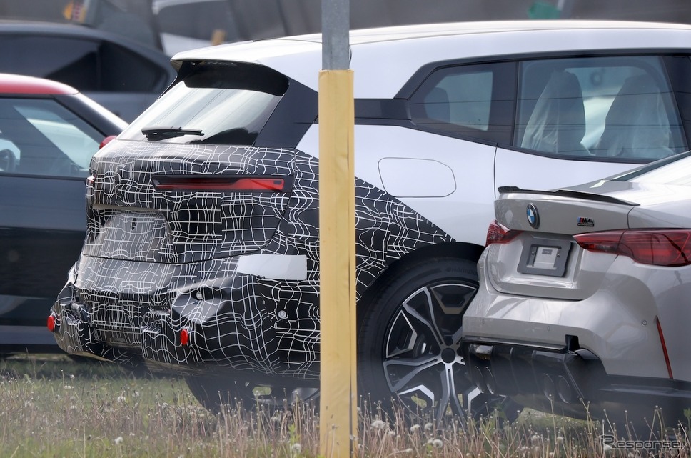 BMW iX 改良新型プロトタイプ(スクープ写真)《APOLLO NEWS SERVICE》