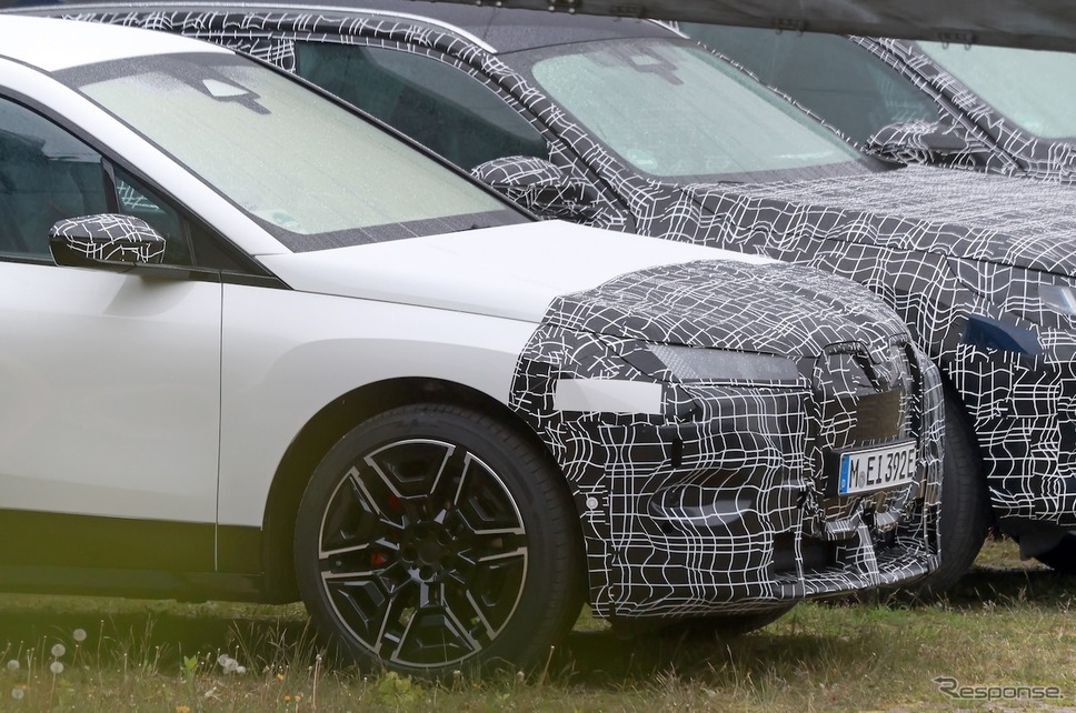 BMW iX 改良新型プロトタイプ(スクープ写真)《APOLLO NEWS SERVICE》
