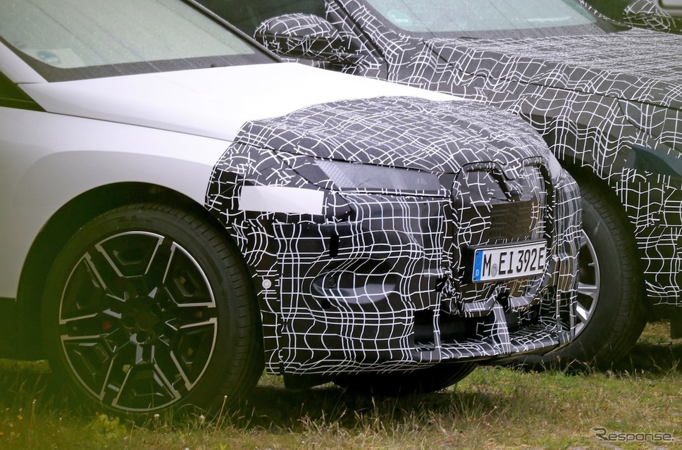 BMW iX 改良新型プロトタイプ(スクープ写真)《APOLLO NEWS SERVICE》