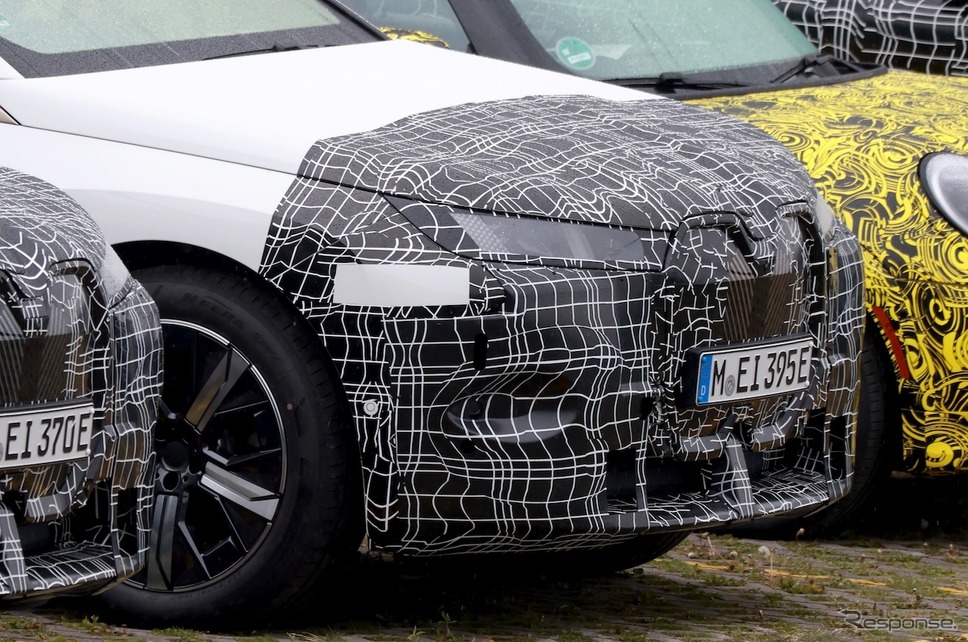 BMW iX 改良新型プロトタイプ(スクープ写真)《APOLLO NEWS SERVICE》