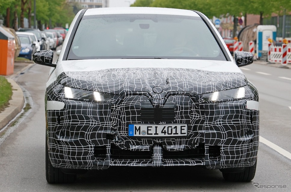 BMW iX 改良新型プロトタイプ(スクープ写真)《APOLLO NEWS SERVICE》