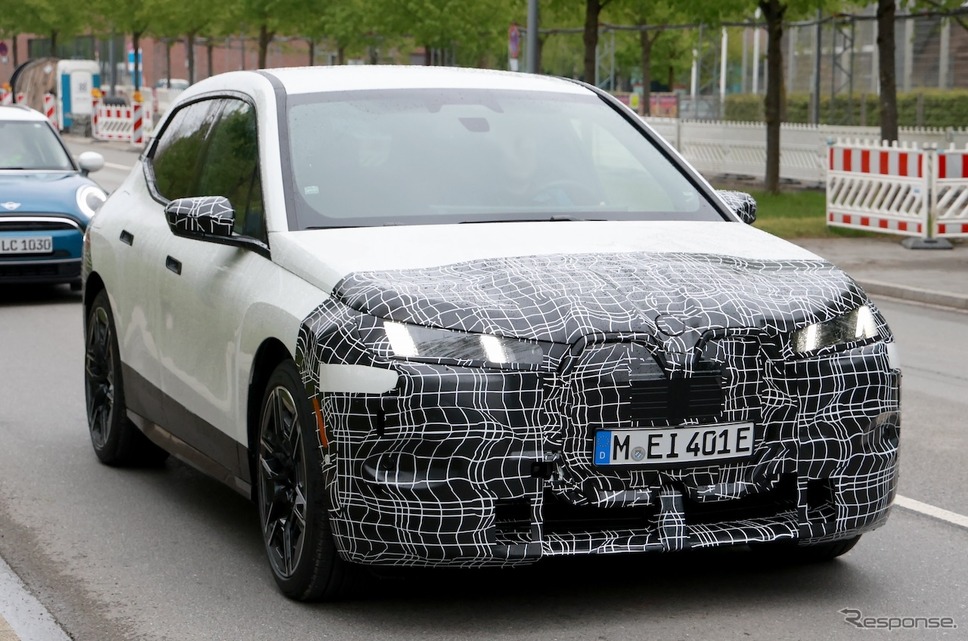 BMW iX 改良新型プロトタイプ(スクープ写真)《APOLLO NEWS SERVICE》