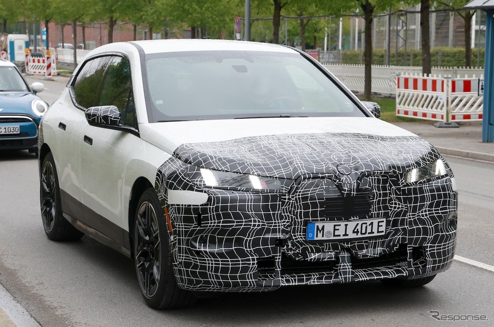 BMW iX 改良新型プロトタイプ(スクープ写真)《APOLLO NEWS SERVICE》