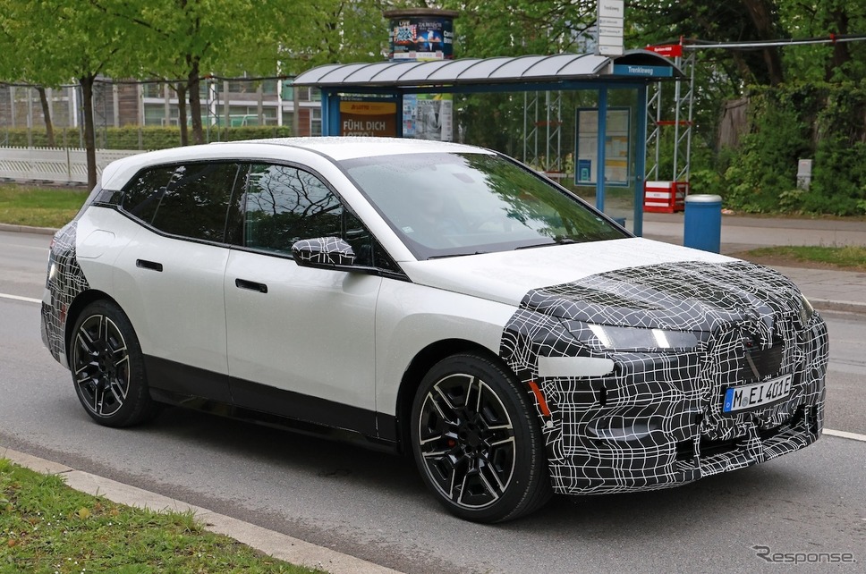 BMW iX 改良新型プロトタイプ(スクープ写真)《APOLLO NEWS SERVICE》