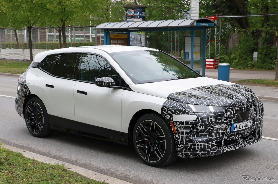 BMW iX 改良新型プロトタイプ(スクープ写真)《APOLLO NEWS SERVICE》