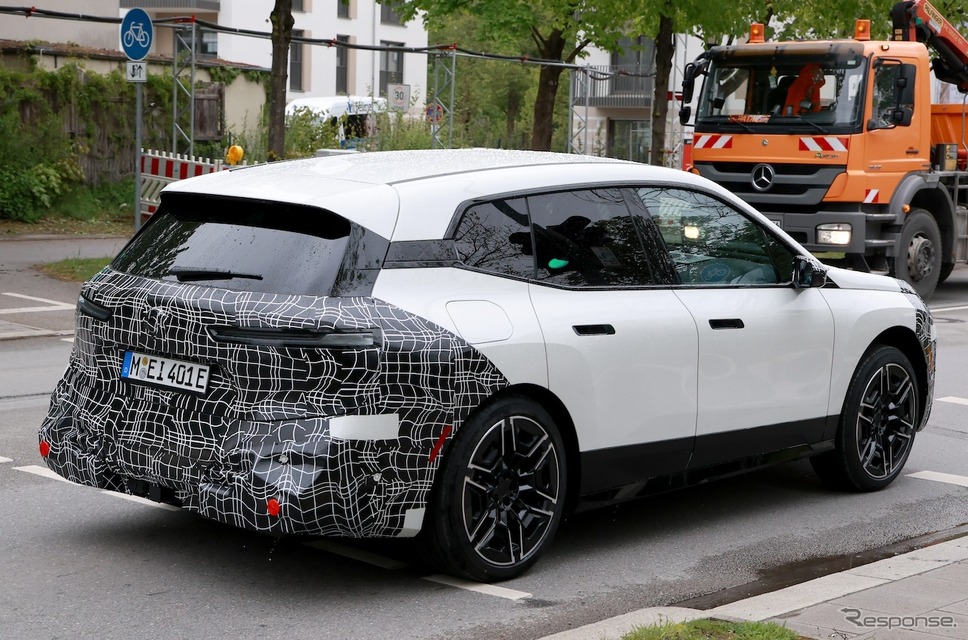 BMW iX 改良新型プロトタイプ(スクープ写真)《APOLLO NEWS SERVICE》