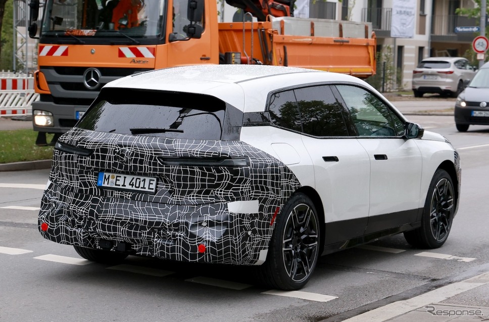 BMW iX 改良新型プロトタイプ(スクープ写真)《APOLLO NEWS SERVICE》