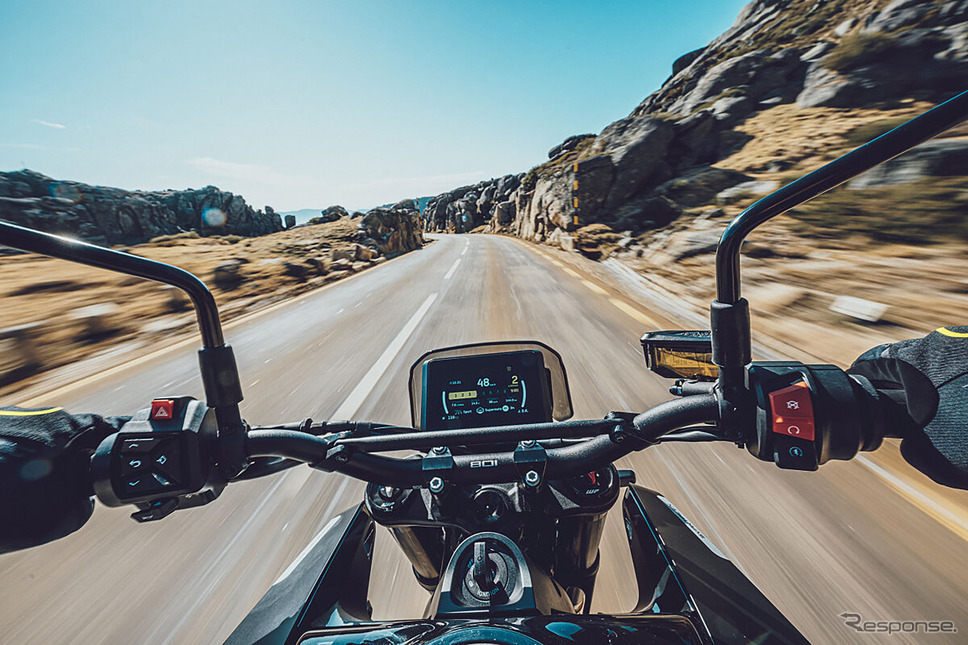 ハスクバーナ スヴァルトピレン801《写真提供 ハスクバーナ・モーターサイクルズ》