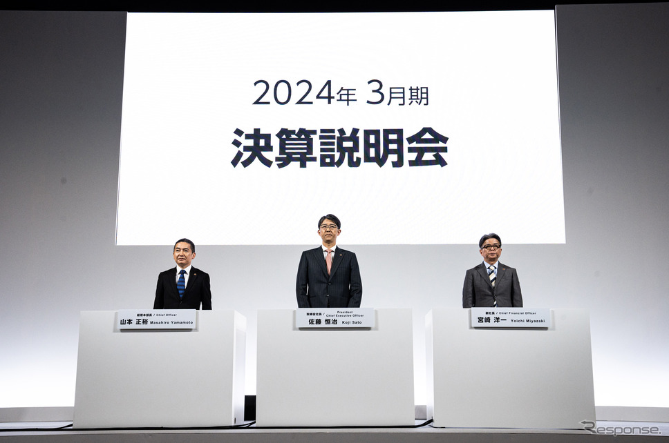 日本企業初の営業益5兆円超のトヨタ、佐藤社長（写真中央）が「足場固め」を強調した理由とは《写真提供 トヨタ自動車》