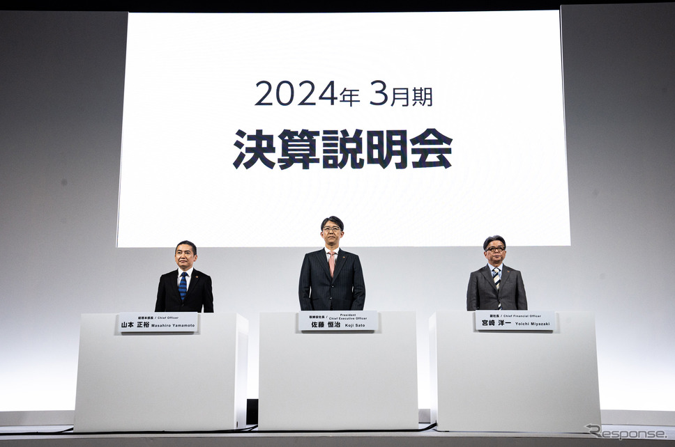 日本企業初の営業益5兆円超のトヨタ、佐藤社長(写真中央)が「足場固め」を強調した理由とは《写真提供 トヨタ自動車》