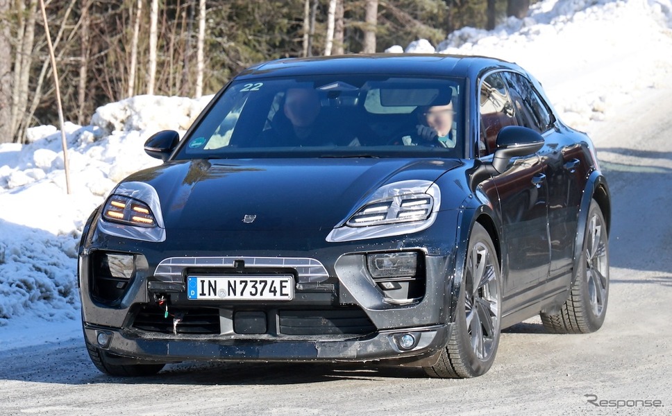 ポルシェ『マカンEV』の姿をしたアウディ 『Q8 e-tron』次期型プロトタイプと思われる車両(スクープ写真)《APOLLO NEWS SERVICE》