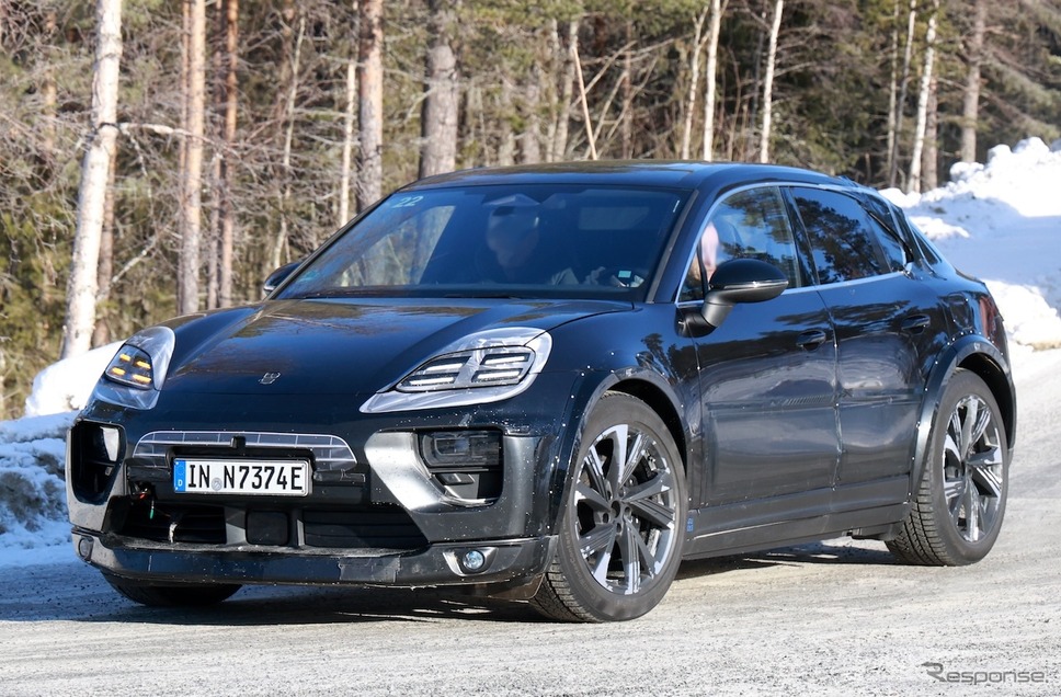 ポルシェ『マカンEV』の姿をしたアウディ 『Q8 e-tron』次期型プロトタイプと思われる車両(スクープ写真)《APOLLO NEWS SERVICE》