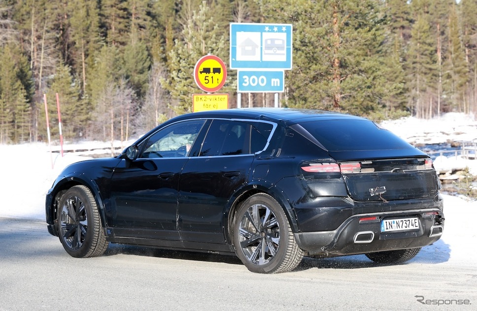 ポルシェ『マカンEV』の姿をしたアウディ 『Q8 e-tron』次期型プロトタイプと思われる車両(スクープ写真)《APOLLO NEWS SERVICE》