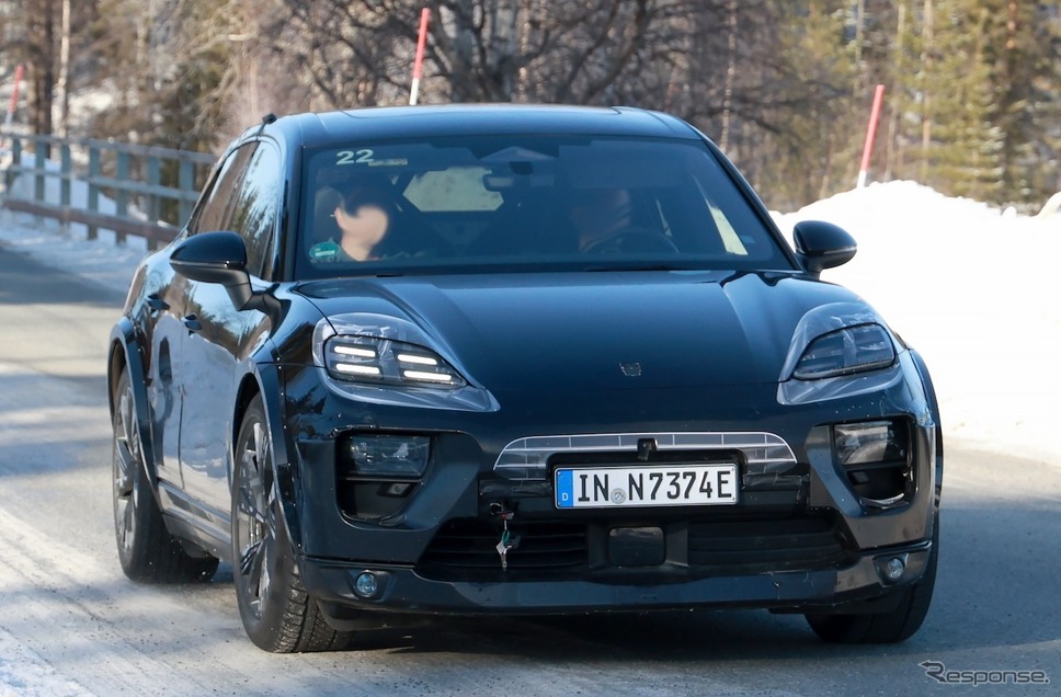 ポルシェ『マカンEV』の姿をしたアウディ 『Q8 e-tron』次期型プロトタイプと思われる車両(スクープ写真)《APOLLO NEWS SERVICE》