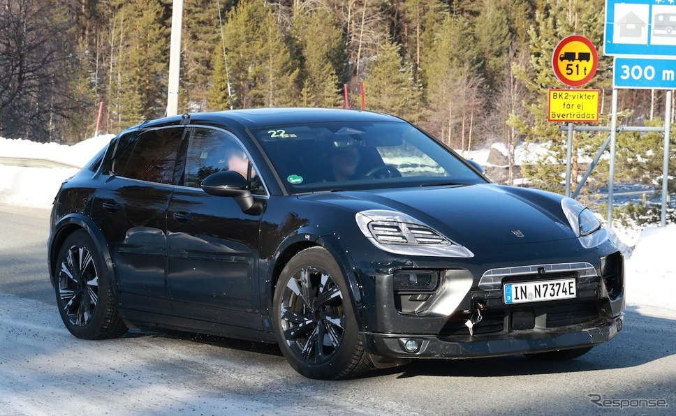ポルシェ『マカンEV』の姿をしたアウディ 『Q8 e-tron』次期型プロトタイプと思われる車両(スクープ写真)《APOLLO NEWS SERVICE》