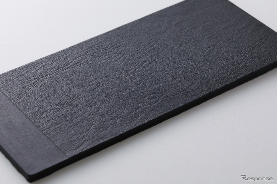 シボ加工の「Thermylene SoForm」《写真提供 旭化成》