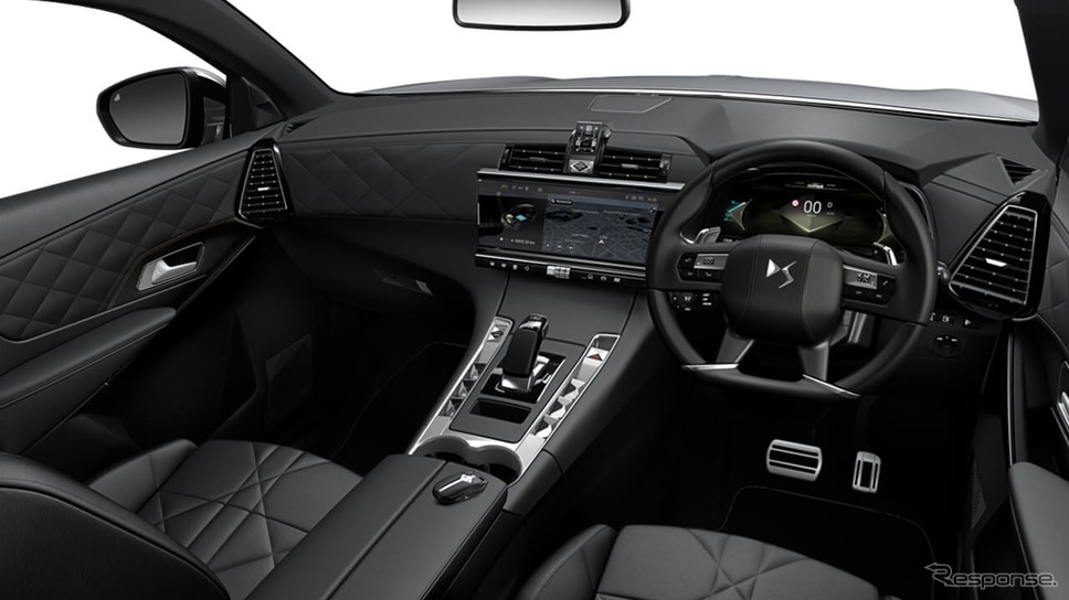 DS7 RIVOLI E-TENSE 4x4《写真提供:ステランティスジャパン》