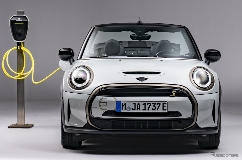 MINI クーパー SE コンバーチブル 現行型(参考)《photo by MINI》
