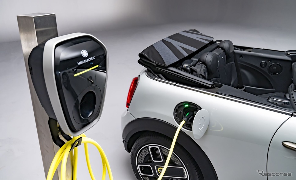 MINI クーパー SE コンバーチブル 現行型(参考)《photo by MINI》