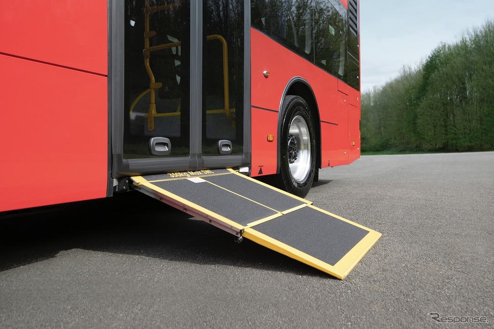 BYDの新型電動2階建てバス『BD11』《photo by BYD》