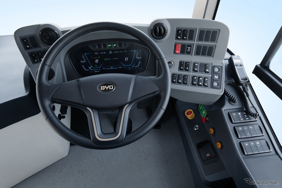 BYDの新型電動2階建てバス『BD11』《photo by BYD》