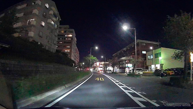 光量の少ない夜間・トンネルなどの場所でも、鮮明でクリアな映像を記録