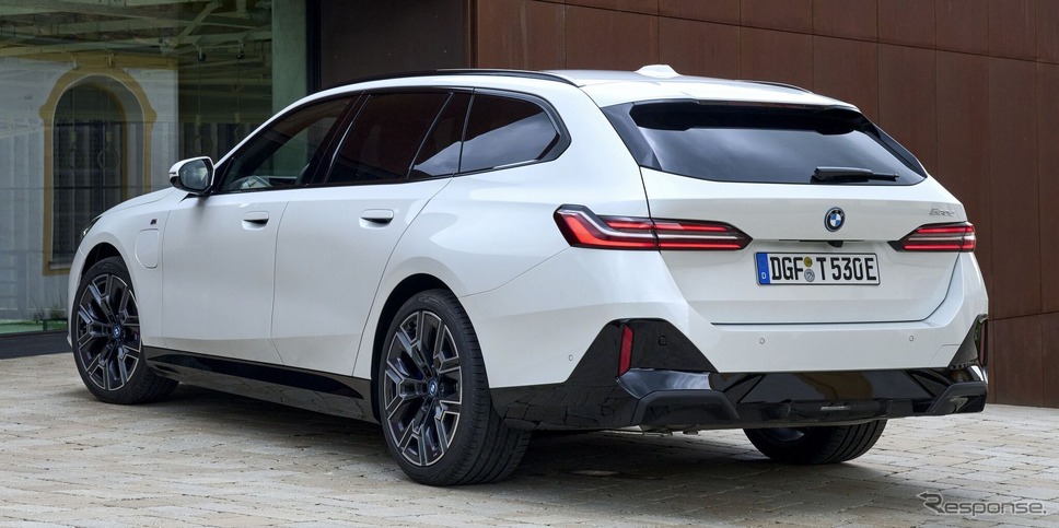 BMW 5シリーズ・ツーリング 新型のPHEV「530e」《photo by BMW》