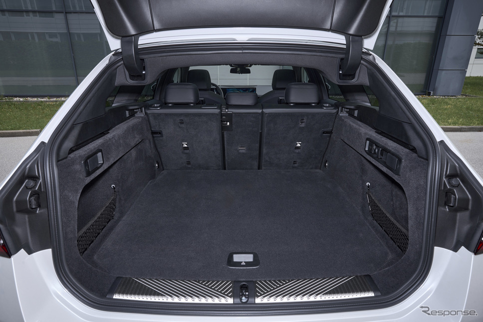 BMW 5シリーズ・ツーリング 新型のPHEV「530e」《photo by BMW》