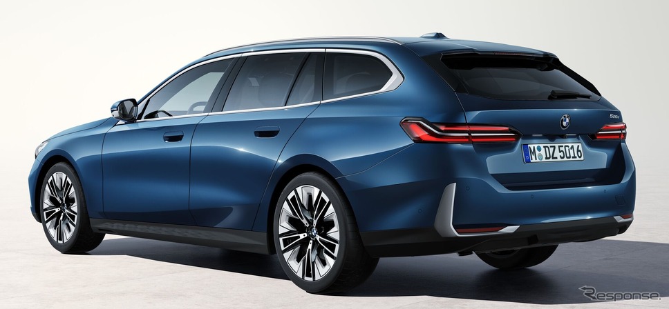 BMW 5シリーズ・ツーリング 新型の「520d」《photo by BMW》