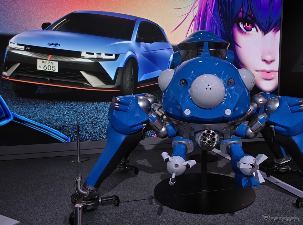 IONIQ 5 Nと攻殻機動隊のコラボのために制作された原寸大サイズの思考戦車「タチコマ」《撮影:根岸智幸》