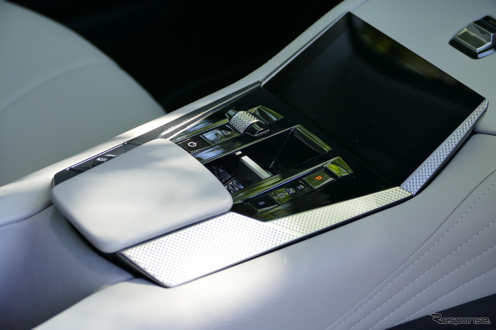DS 4 ESPRIT DE VOYAGE E-TENSE《写真撮影 島崎七生人》