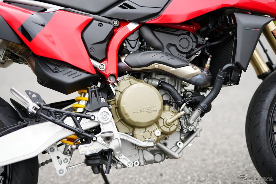 1199&1299のVツインエンジンの後ろバンクを使ったエンジン。綺麗に回り、レブ特性も穏やかだ。【写真撮影 長谷川徹】