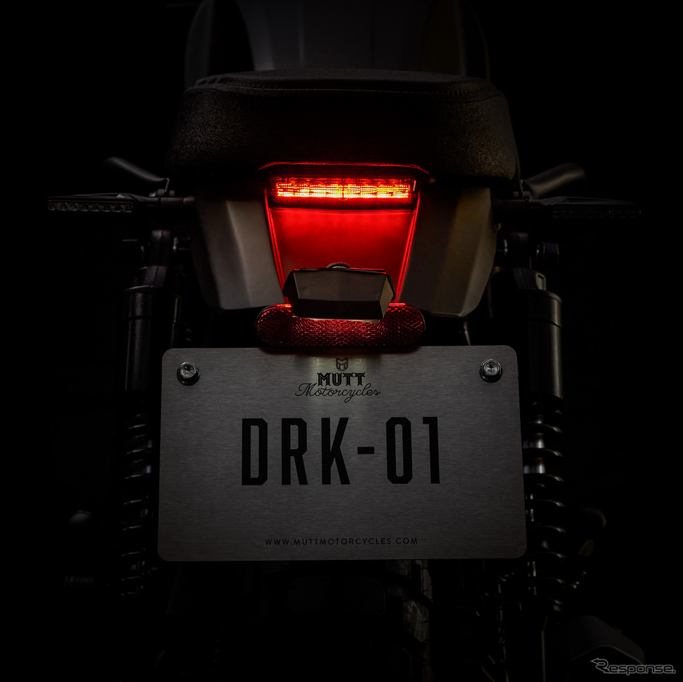 マットDRK-01《写真提供 ピーシーアイ》