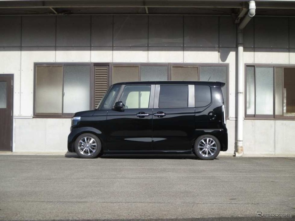 サステックプロCR［CRJF3K］N-BOXカスタム装着例（最下部車高）《画像提供 タナベ》