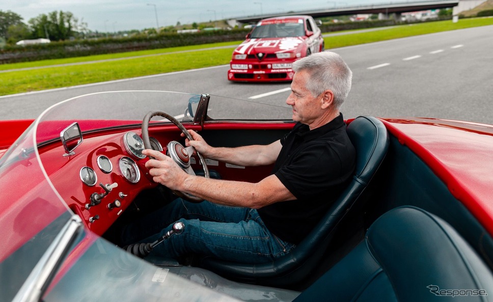 アルファロメオ1900スポーツ・スパイダー(1954年製)と二コラ・ラリーニ氏《photo by Alfa Romeo》