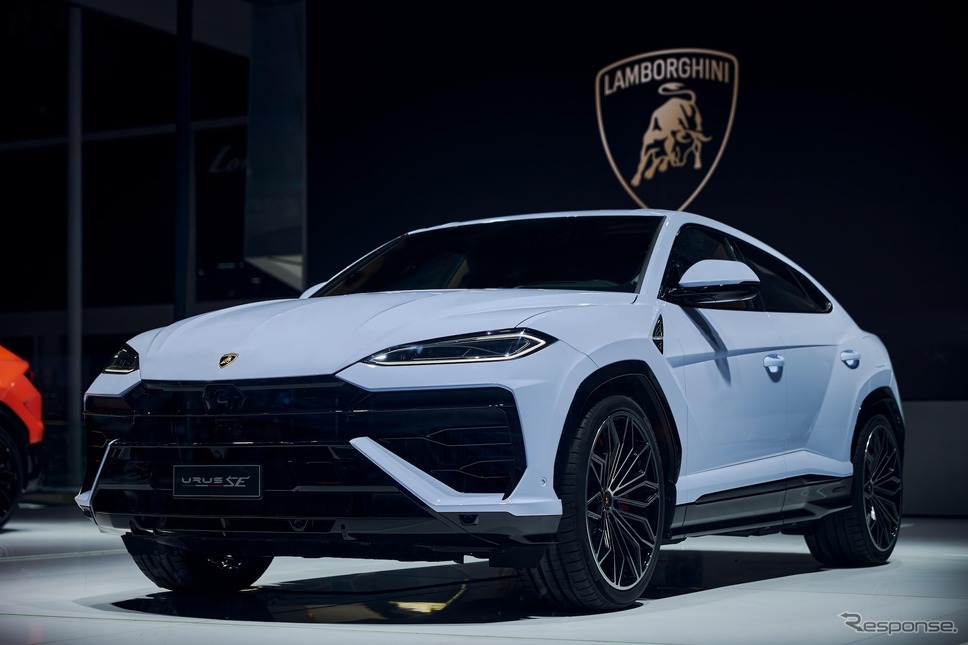 北京モーターショー2024で初披露されたランボルギーニ・ウルスSE《photo by Lamborghini》