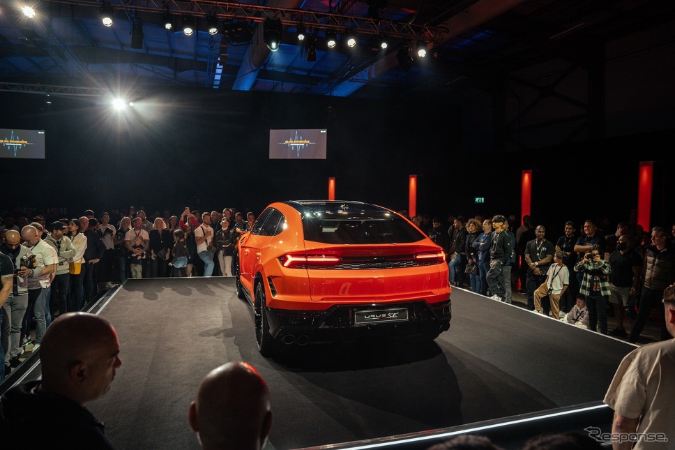 ランボルギーニ・ウルスSE(ロンドン発表会)《photo by Lamborghini》