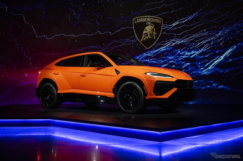 ランボルギーニ・ウルスSE(トロント発表会)《photo by Lamborghini》