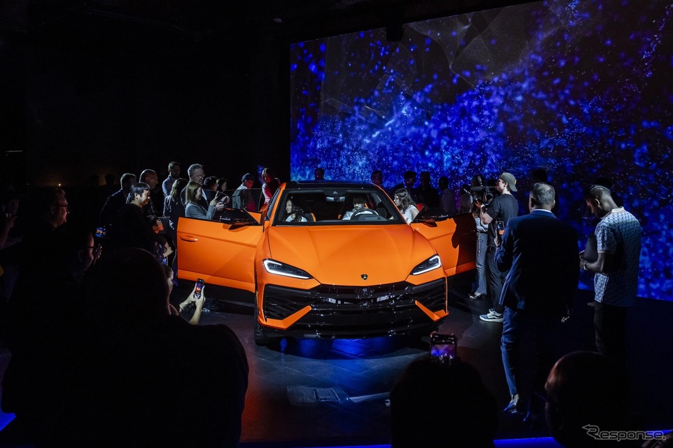 ランボルギーニ・ウルスSE(トロント発表会)《photo by Lamborghini》
