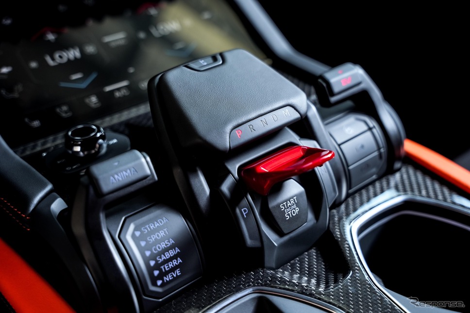 ランボルギーニ・ウルスSE(クアラルンプール発表会)《photo by Lamborghini》