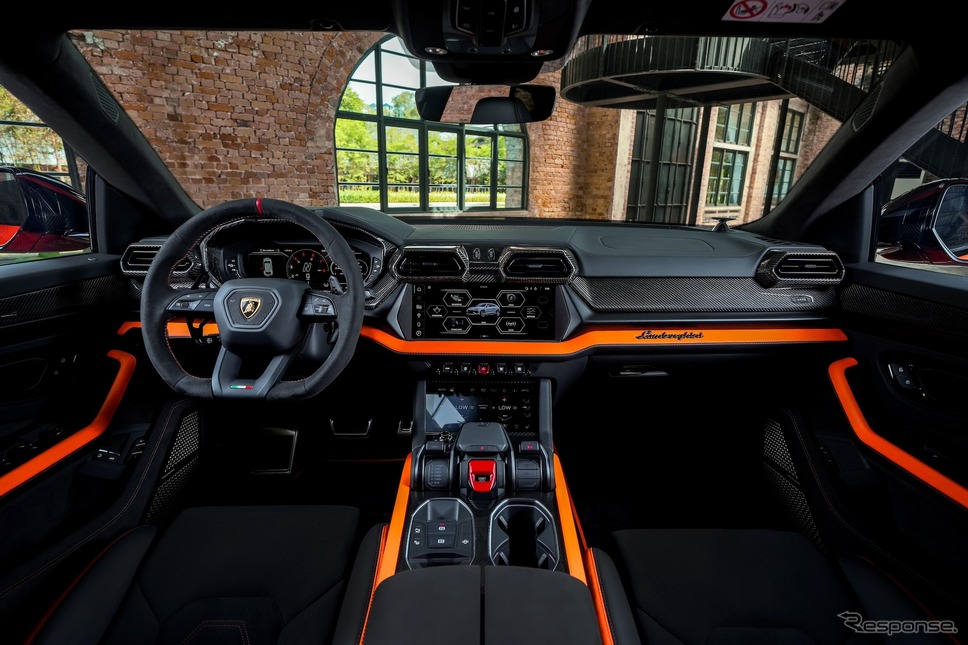 ランボルギーニ・ウルスSE(クアラルンプール発表会)《photo by Lamborghini》