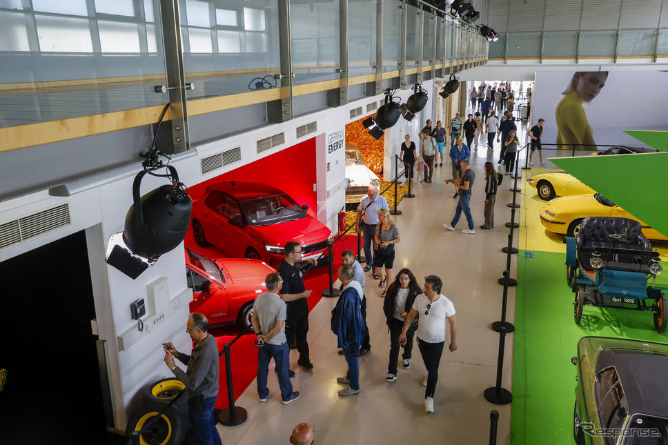 オペルの自動車製造125周年記念イベント《photo by Opel》