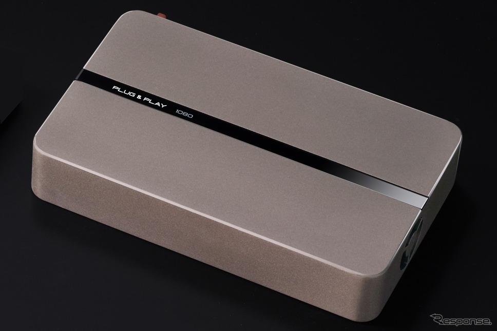 比較的にリーズナブルな「パワーアンプ内蔵DSP」の一例(プラグアンドプレイ・PLUG&PLAY 1080)。Photo by ビーウィズ