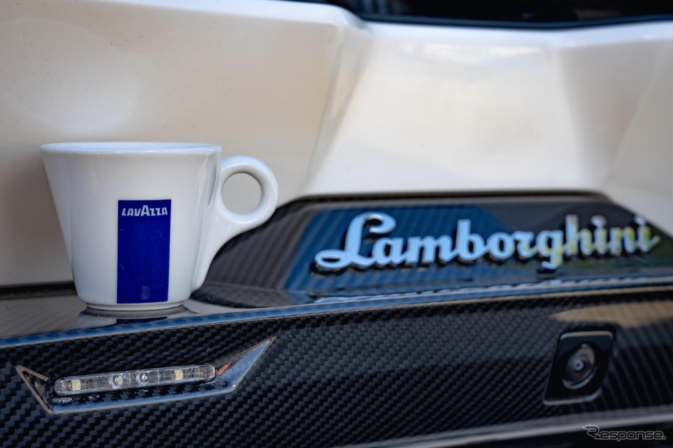 ランボルギーニとラヴァッツァ《photo by Lamborghini》