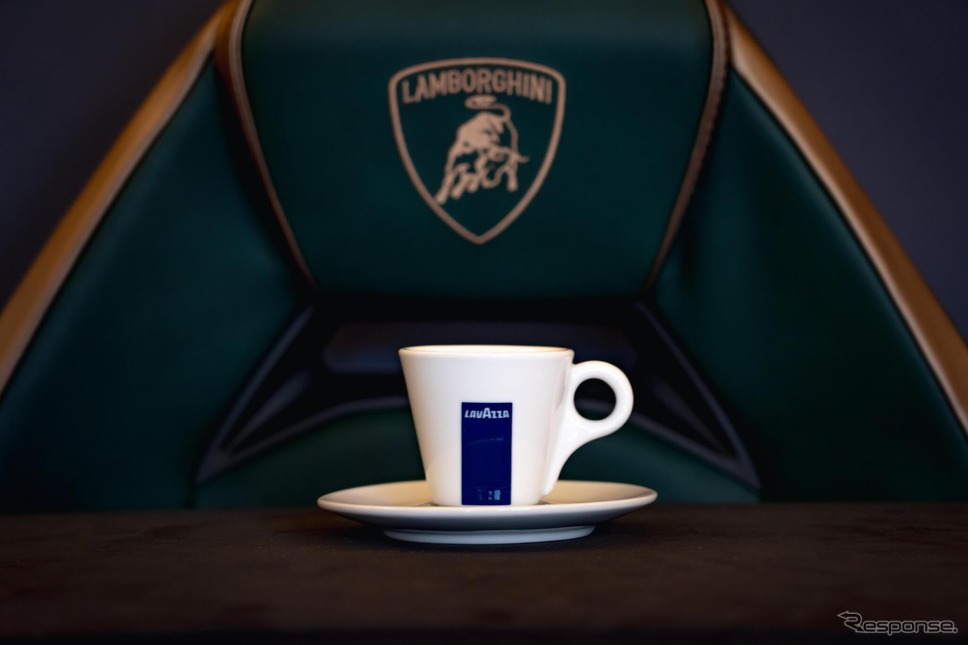 ランボルギーニとラヴァッツァ《photo by Lamborghini》