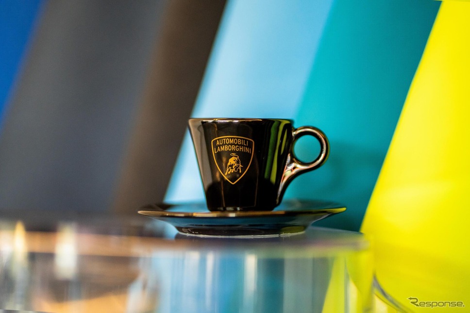 ランボルギーニとラヴァッツァ《photo by Lamborghini》