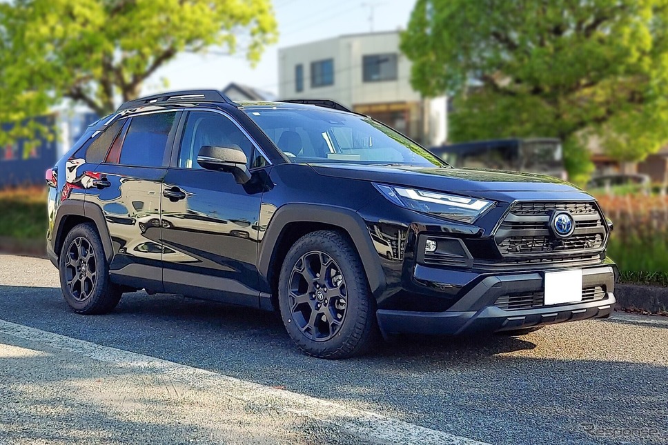 FLEX Z［VSAAG-C1AS3］RAV4ハイブリッド装着例（フロント：60mmダウン / リア：55mmダウン）《画像提供 テイン》